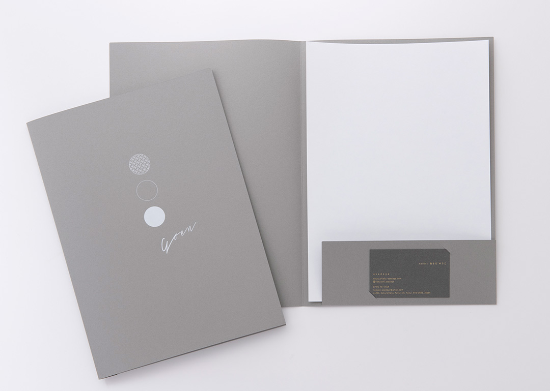 高級感のあるオリジナル箔押しポケットフォルダー タトウ