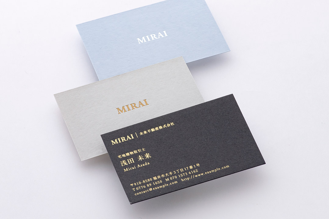 綺麗できちんとした印象のコンサル向け名刺