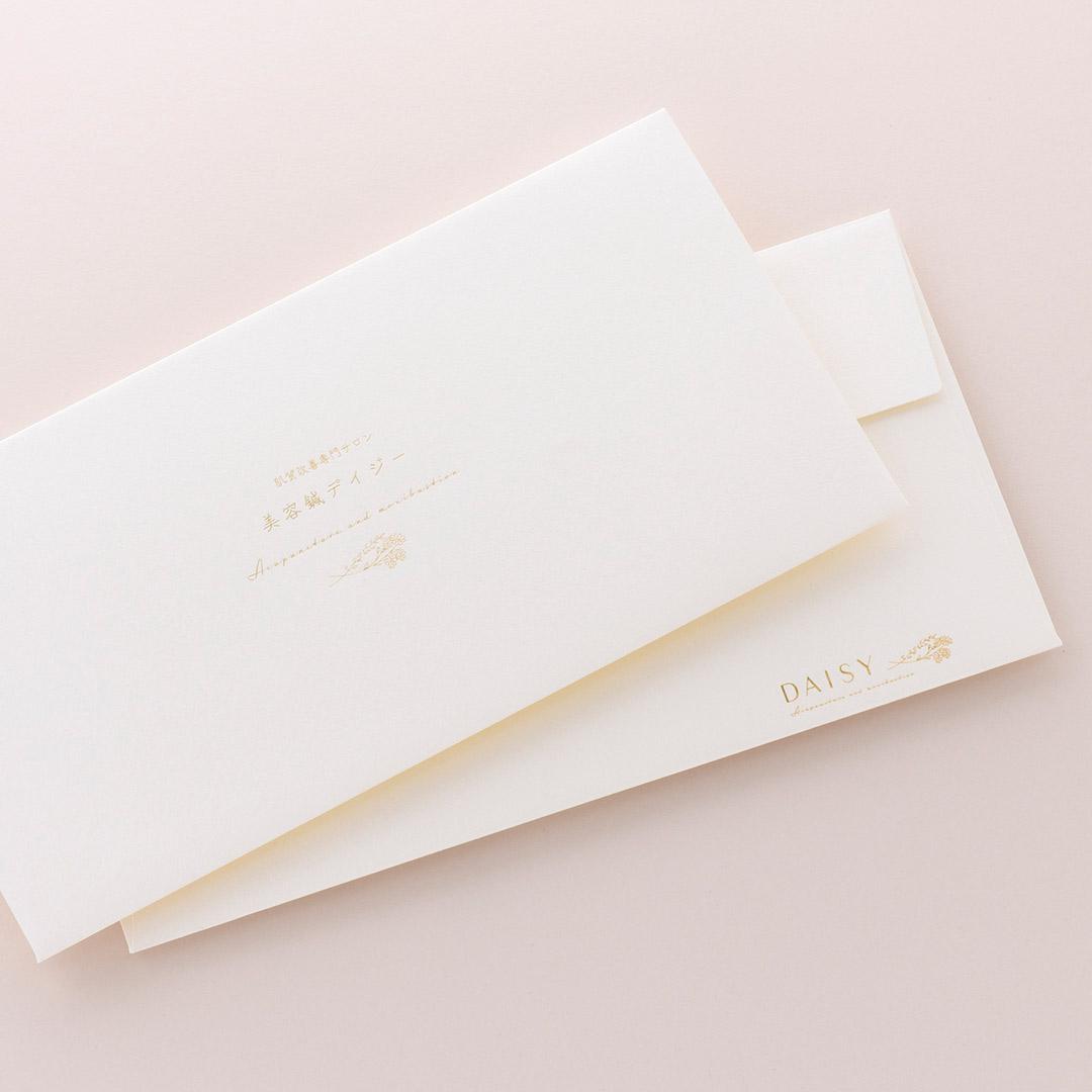 封筒｜パールスノーホワイト《長3カマス》<br>箔｜メタリック金箔