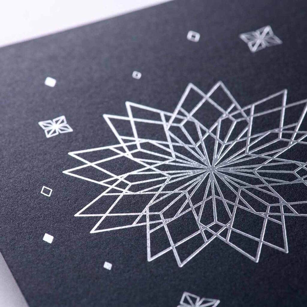 雪片がモチーフの美しい箔押しクリスマスカード