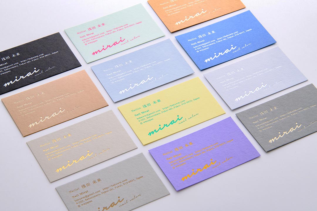 箔押し案内状作成時、来店でご覧いただける箔と紙の例