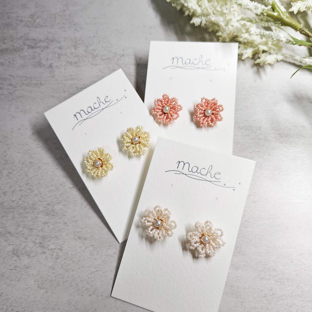 箔押し台紙　ピアス孔加工あり