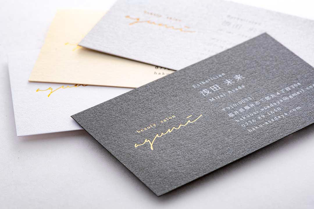コンサルに人気の箔押し名刺デザイン
