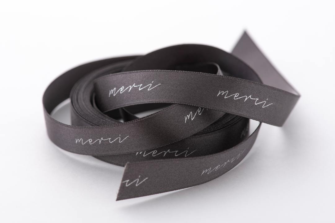 チャコールグレーリボン