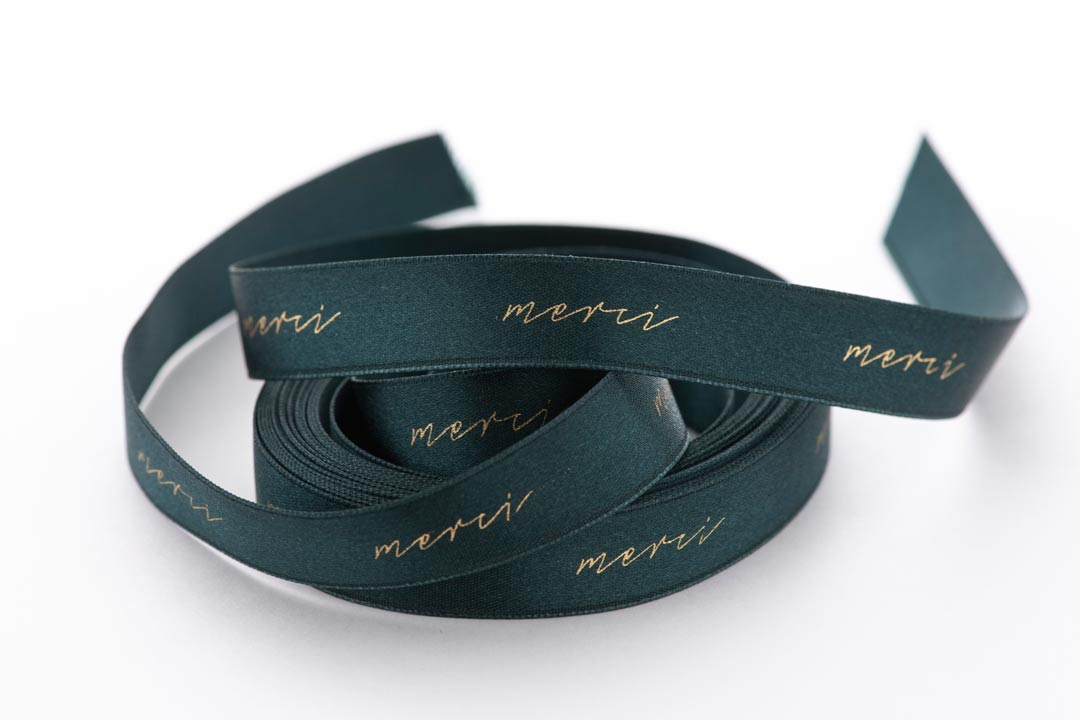 ボルドーグリーンリボン